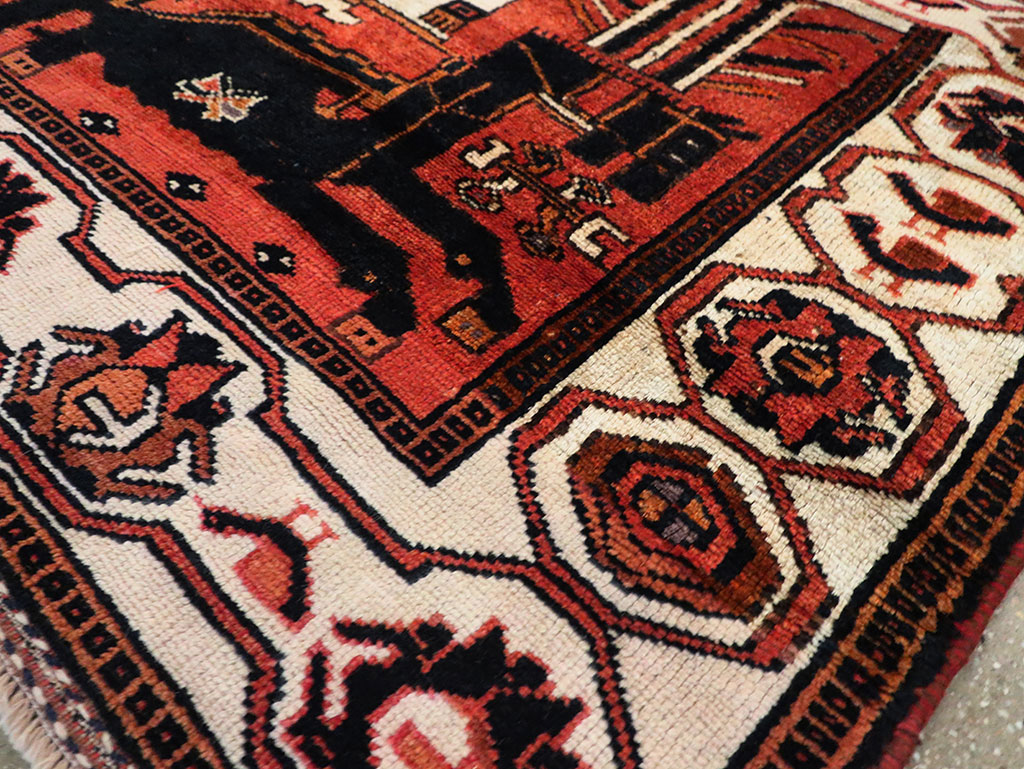 Vintage Persian Pictorial Bakhtiari Accent Rug, No.30144 - Galerie Shabab