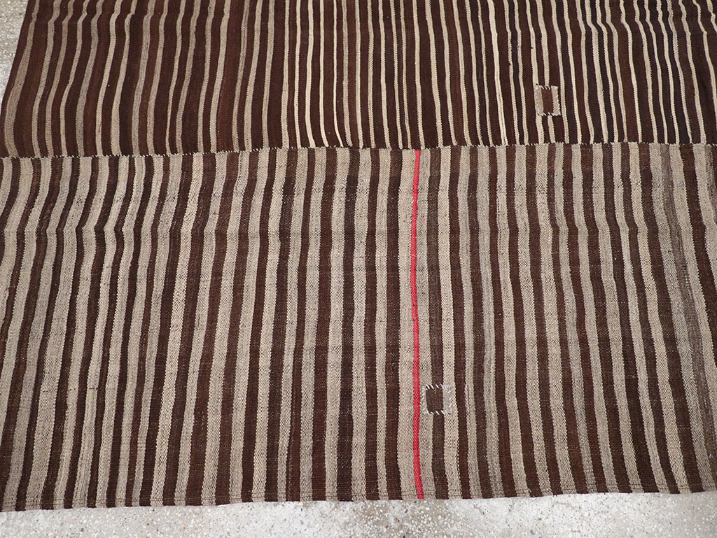 Vintage Persian Flatweave Kilim Accent Rug, No.30150 - Galerie Shabab