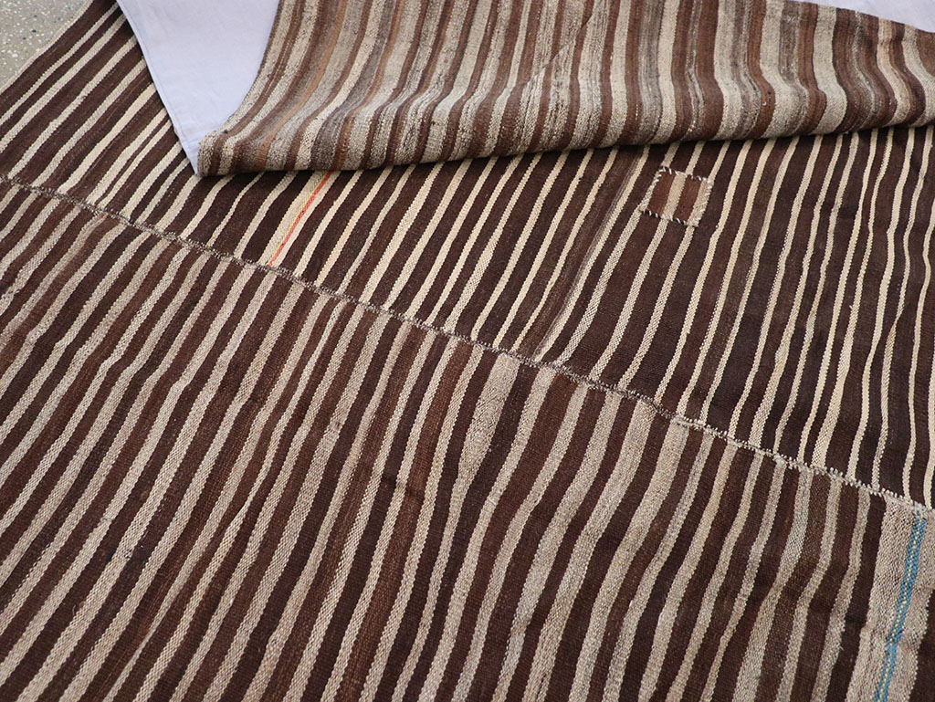 Vintage Persian Flatweave Kilim Accent Rug, No.30150 - Galerie Shabab