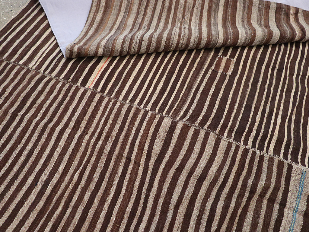 Vintage Persian Flatweave Kilim Accent Rug, No.30150 - Galerie Shabab