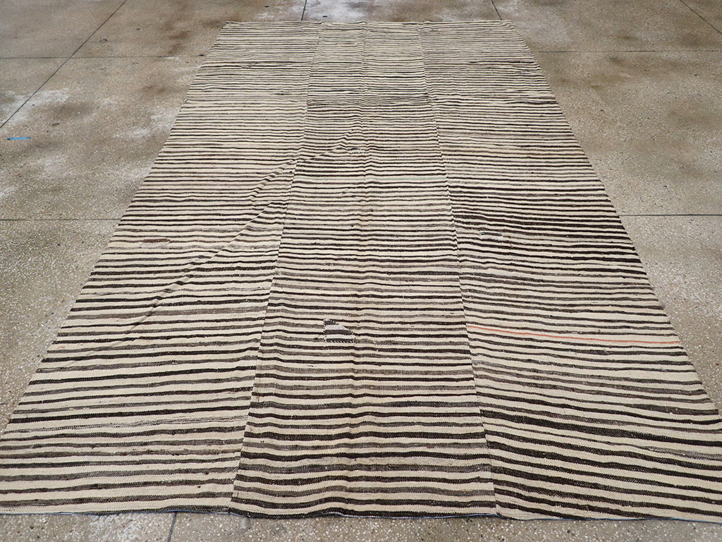 Vintage Persian Flatweave Kilim Room Size Carpet, No.30153 - Galerie Shabab