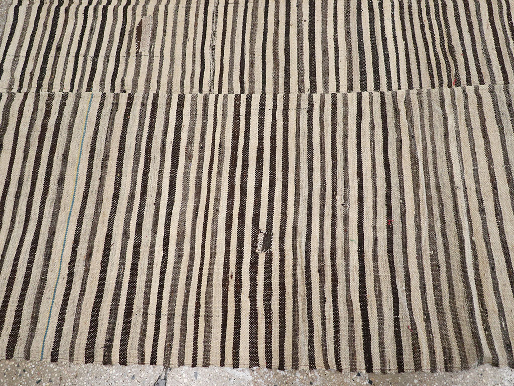 Vintage Persian Flatweave Kilim Room Size Carpet, No.30153 - Galerie Shabab