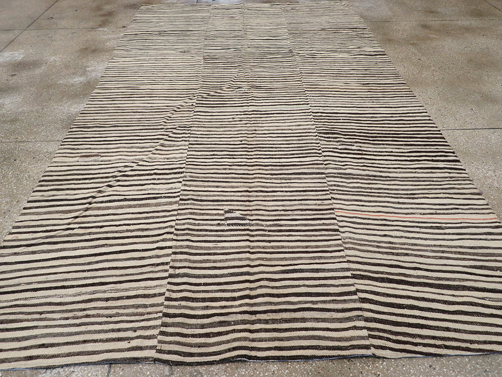 Vintage Persian Flatweave Kilim Room Size Carpet, No.30153 - Galerie Shabab