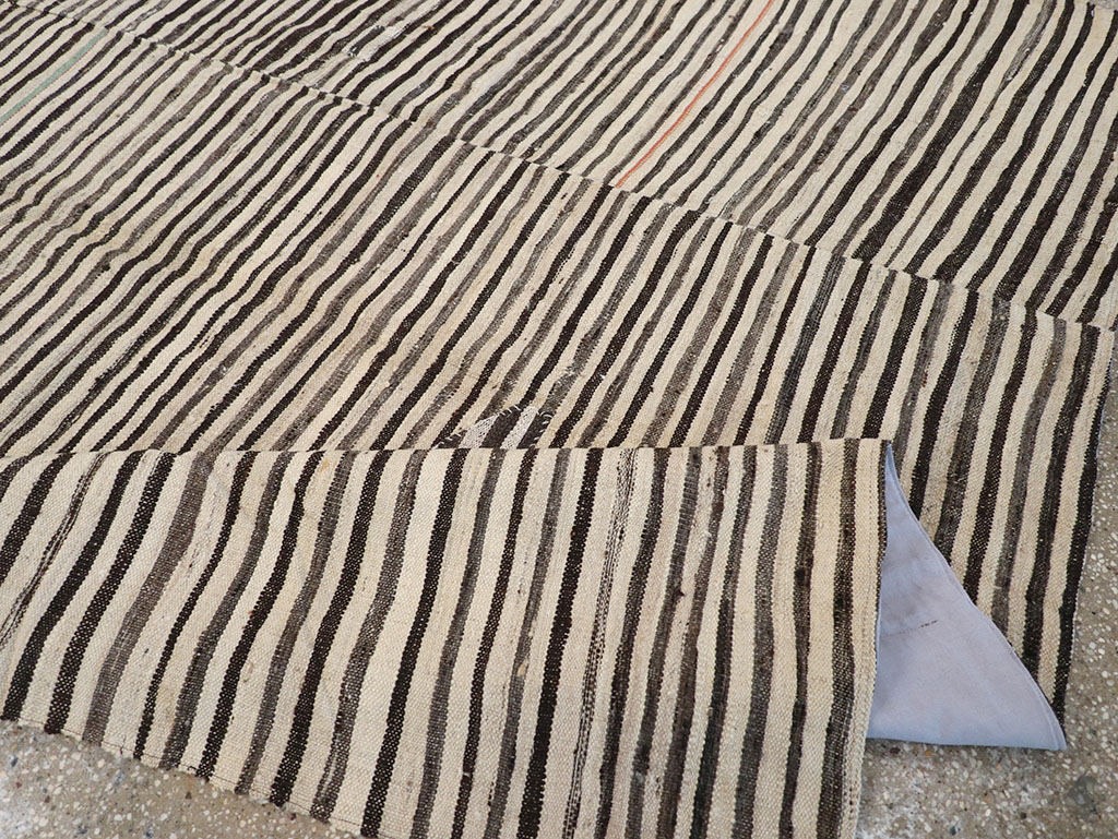 Vintage Persian Flatweave Kilim Room Size Carpet, No.30153 - Galerie Shabab