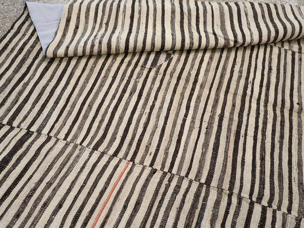 Vintage Persian Flatweave Kilim Room Size Carpet, No.30153 - Galerie Shabab