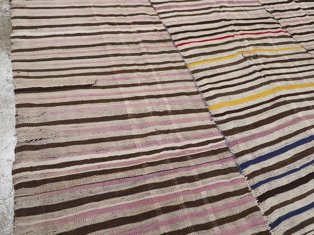 Vintage Persian Flatweave Kilim Accent Carpet, No.30154 - Galerie Shabab