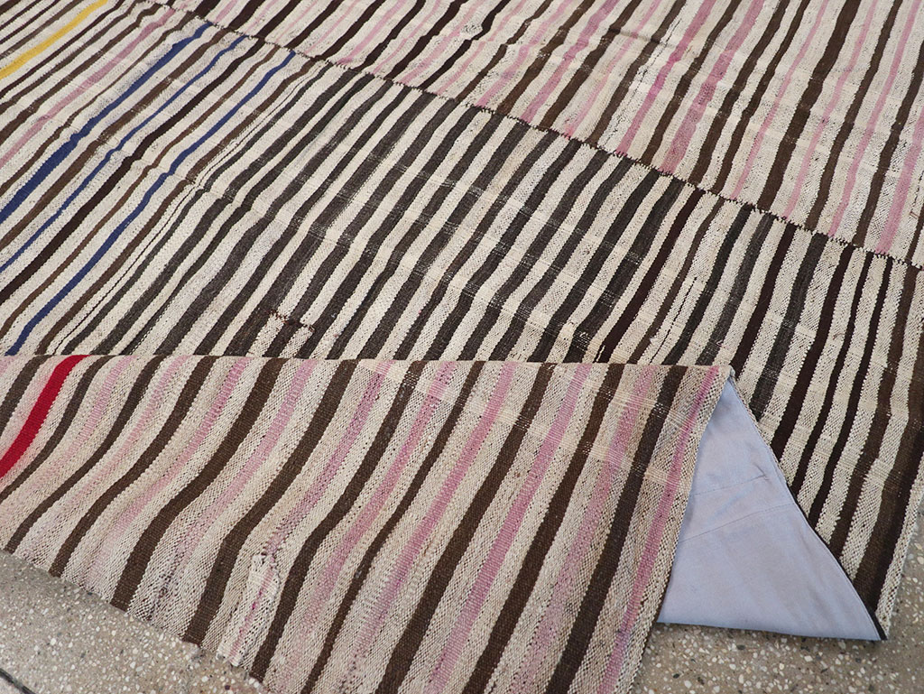 Vintage Persian Flatweave Kilim Accent Carpet, No.30154 - Galerie Shabab