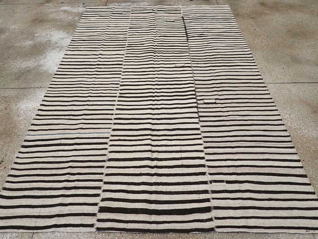 Vintage Persian Flatweave Kilim Accent Rug, No.30157 - Galerie Shabab