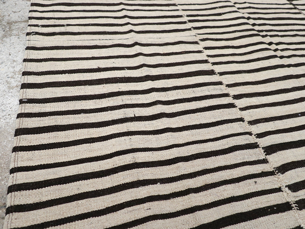 Vintage Persian Flatweave Kilim Accent Rug, No.30157 - Galerie Shabab