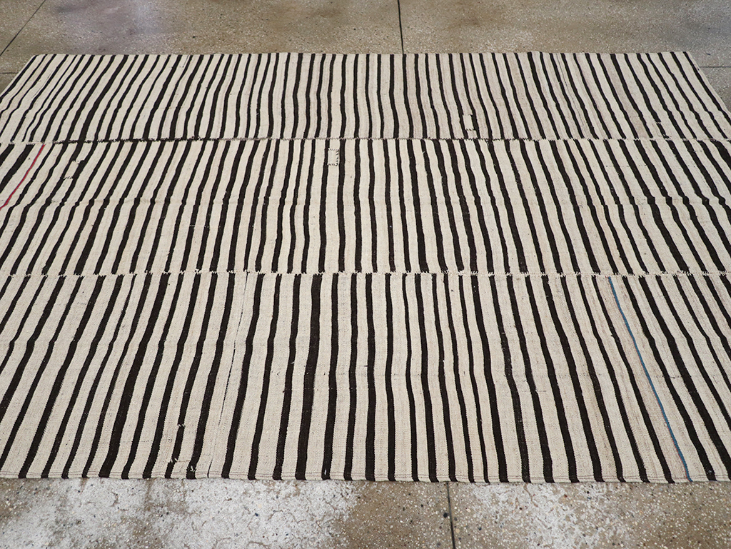 Vintage Persian Flatweave Kilim Accent Rug, No.30157 - Galerie Shabab