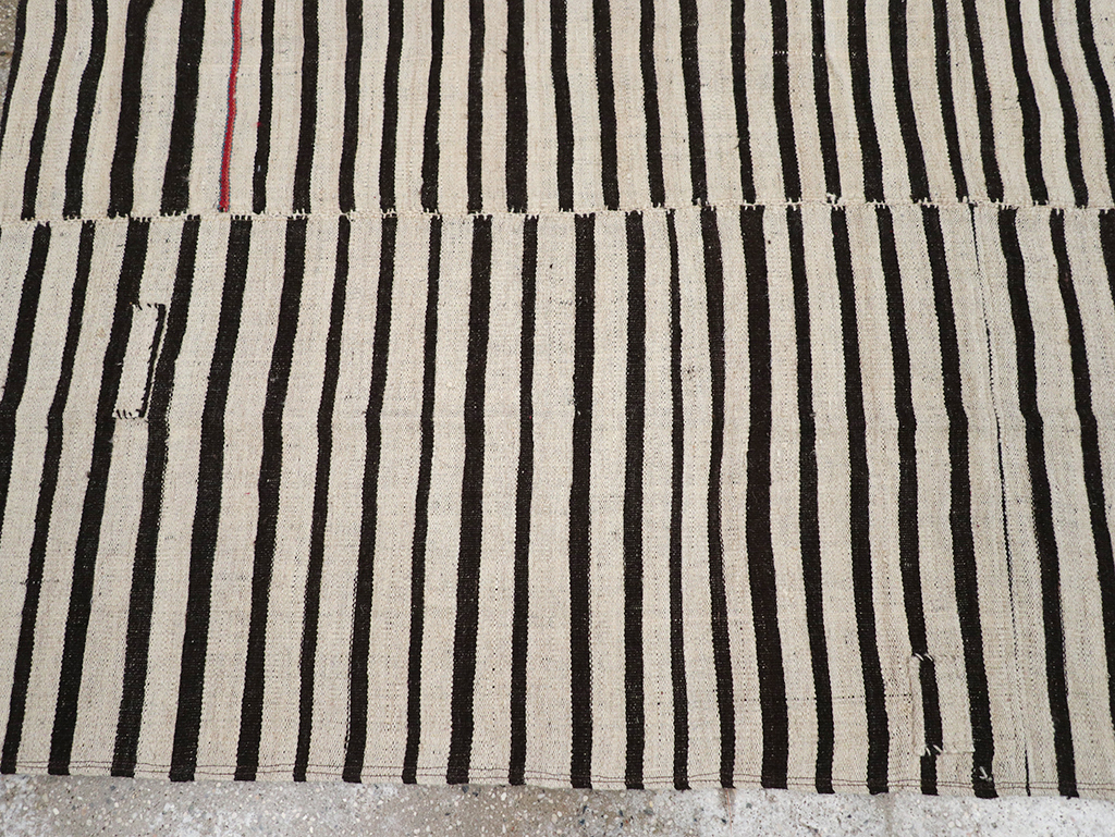 Vintage Persian Flatweave Kilim Accent Rug, No.30157 - Galerie Shabab