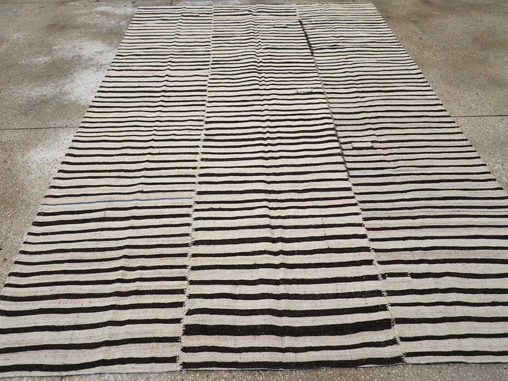 Vintage Persian Flatweave Kilim Accent Rug, No.30157 - Galerie Shabab