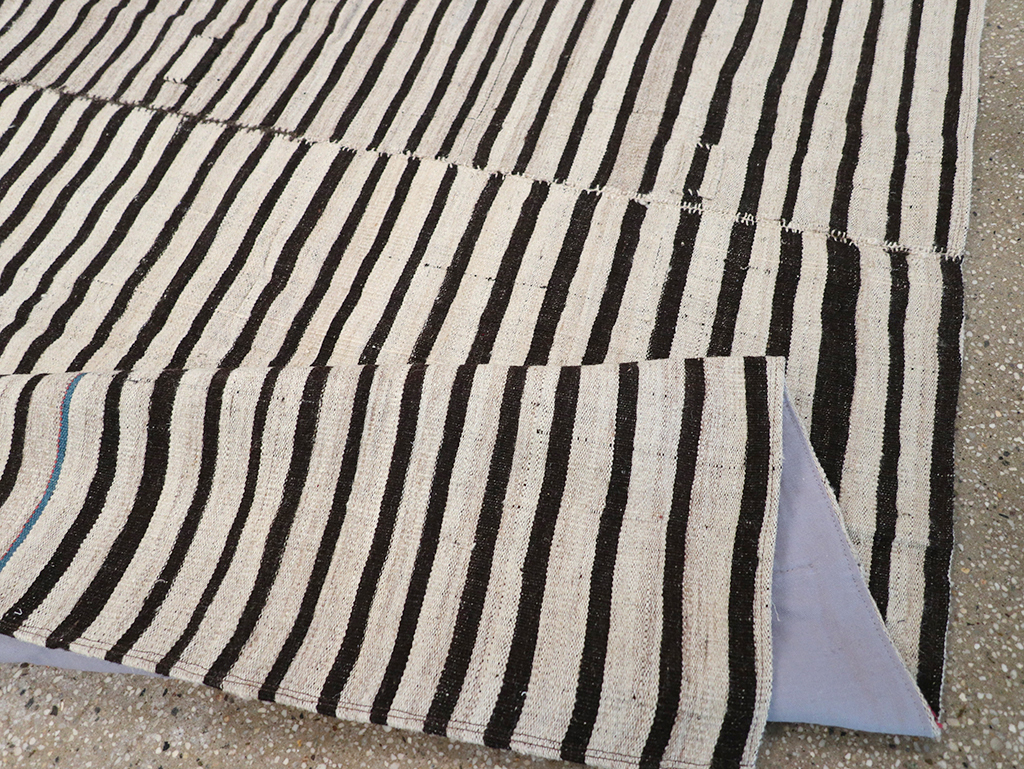 Vintage Persian Flatweave Kilim Accent Rug, No.30157 - Galerie Shabab