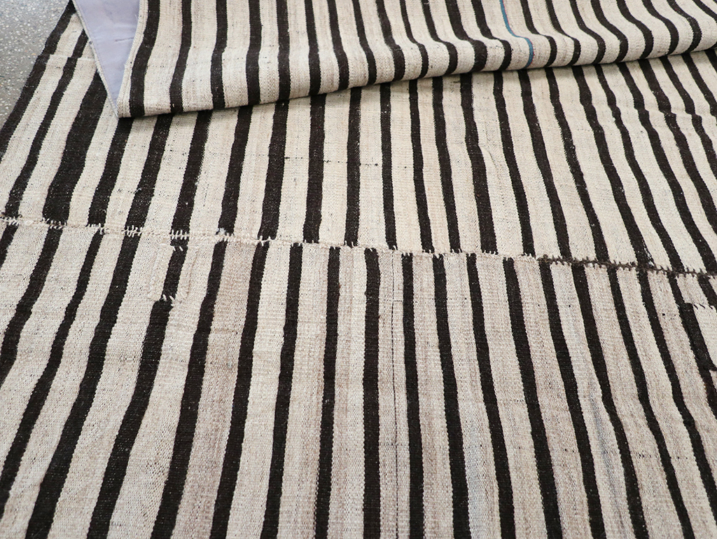 Vintage Persian Flatweave Kilim Accent Rug, No.30157 - Galerie Shabab