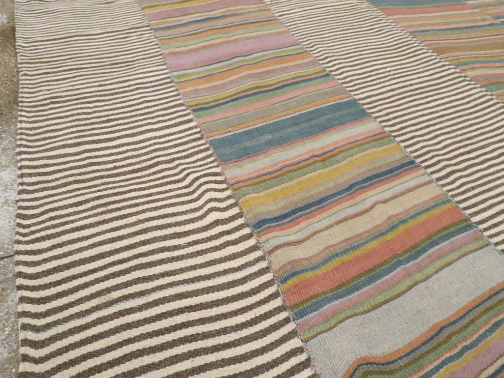 Vintage Turkish Flatweave Kilim Room Size Carpet, No.30158 - Galerie Shabab