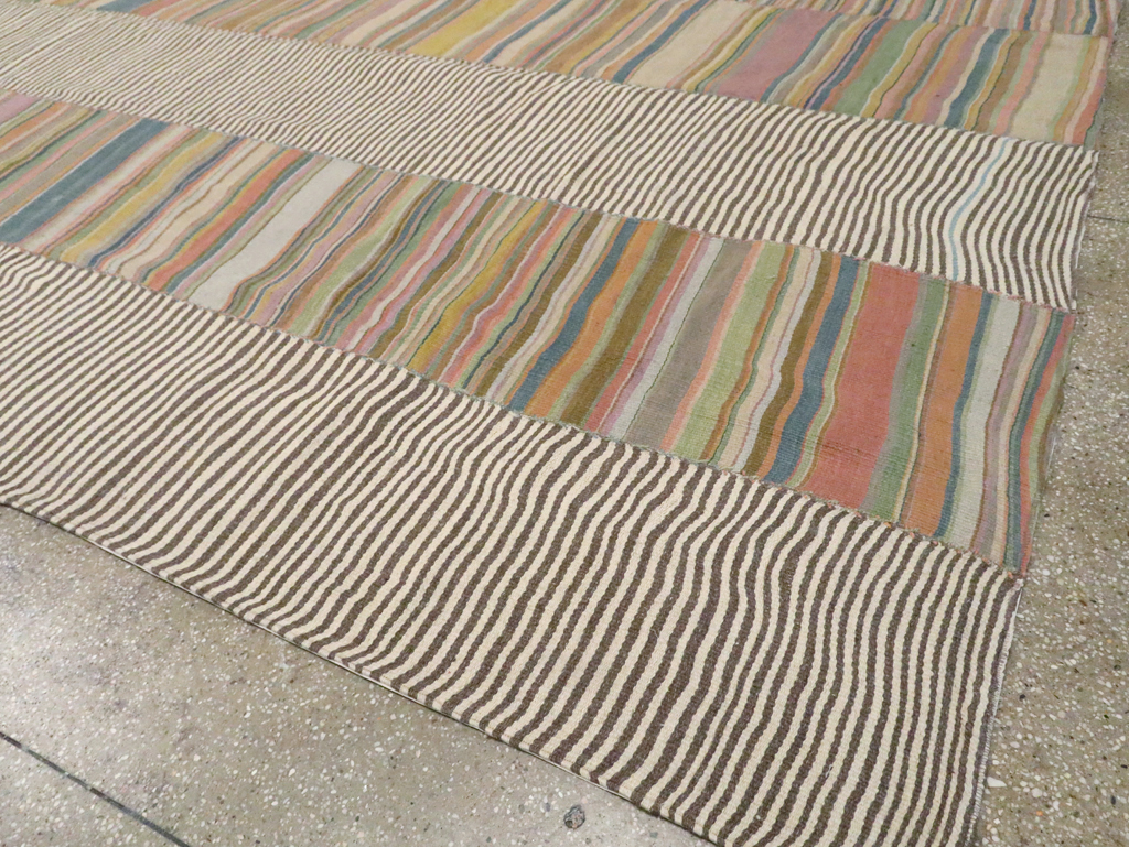 Vintage Turkish Flatweave Kilim Room Size Carpet, No.30158 - Galerie Shabab