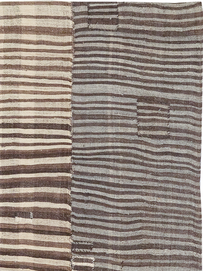 Vintage Persian Flatweave Kilim Room Size Carpet, No.30161 - Galerie Shabab