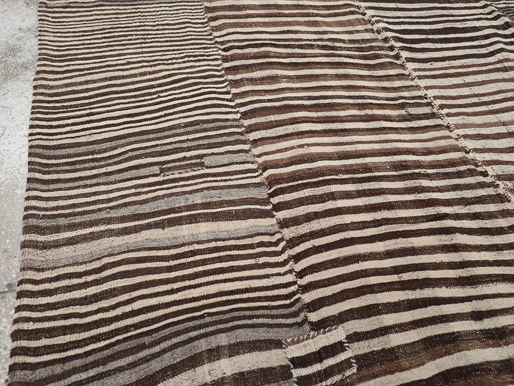 Vintage Persian Flatweave Kilim Room Size Carpet, No.30161 - Galerie Shabab