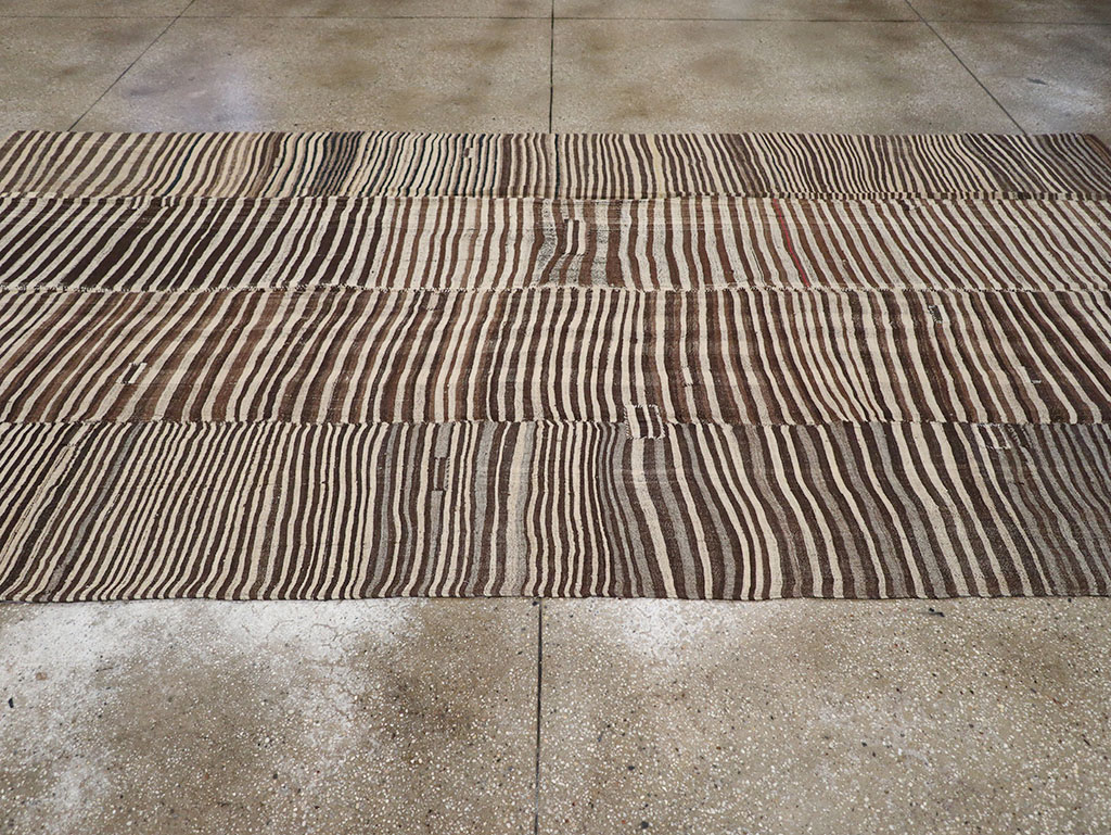 Vintage Persian Flatweave Kilim Room Size Carpet, No.30161 - Galerie Shabab