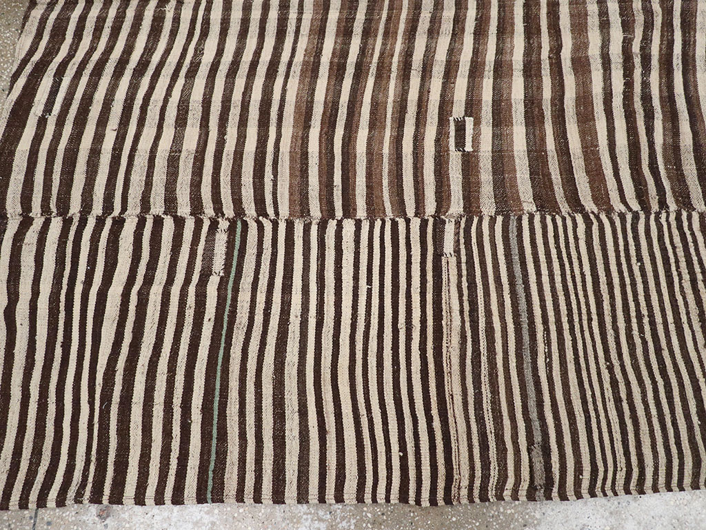 Vintage Persian Flatweave Kilim Room Size Carpet, No.30161 - Galerie Shabab