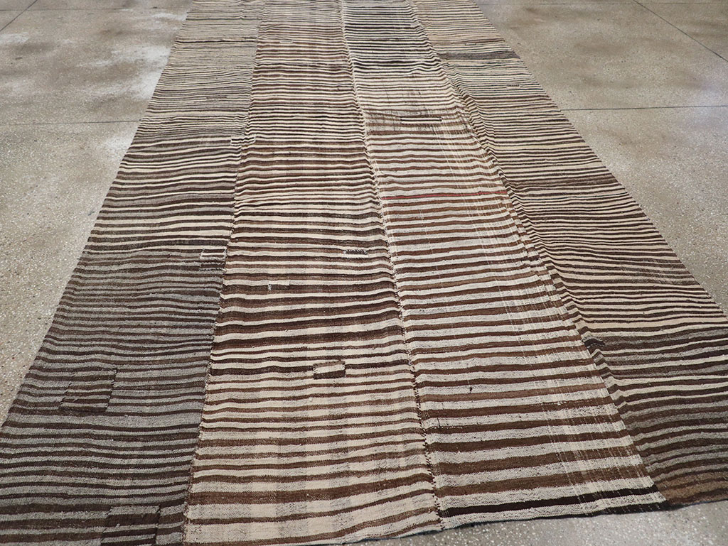 Vintage Persian Flatweave Kilim Room Size Carpet, No.30161 - Galerie Shabab