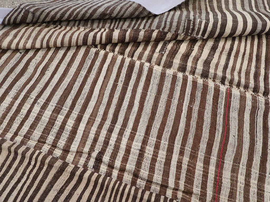 Vintage Persian Flatweave Kilim Room Size Carpet, No.30161 - Galerie Shabab