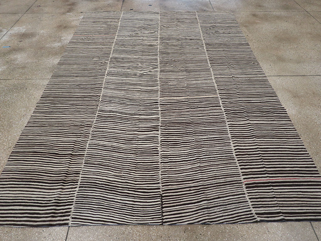 Vintage Persian Flatweave Kilim Accent Carpet, No.30162 - Galerie Shabab
