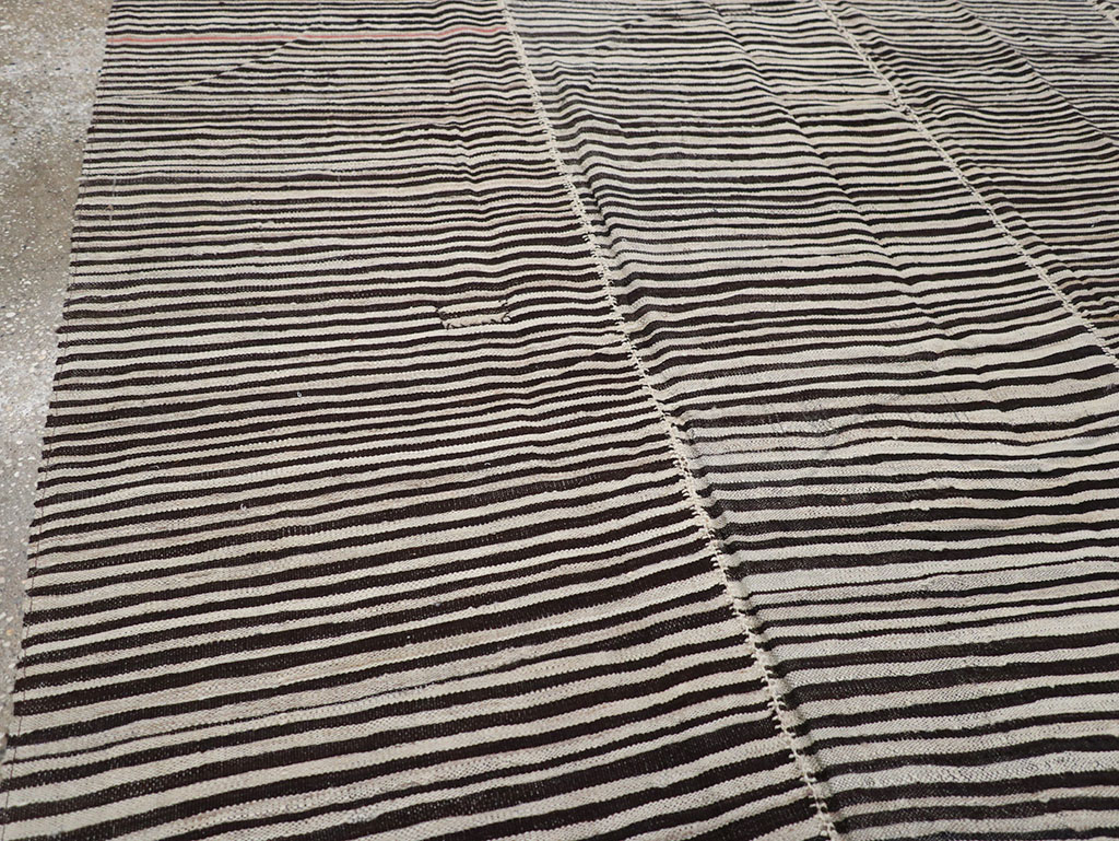 Vintage Persian Flatweave Kilim Accent Carpet, No.30162 - Galerie Shabab