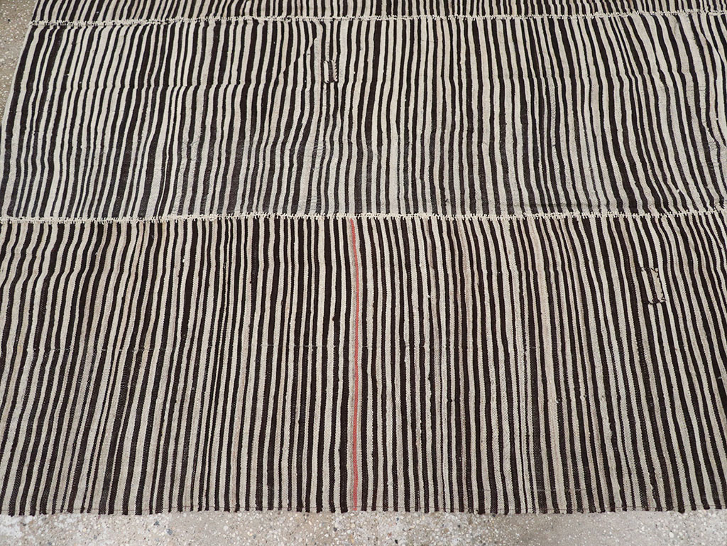 Vintage Persian Flatweave Kilim Accent Carpet, No.30162 - Galerie Shabab