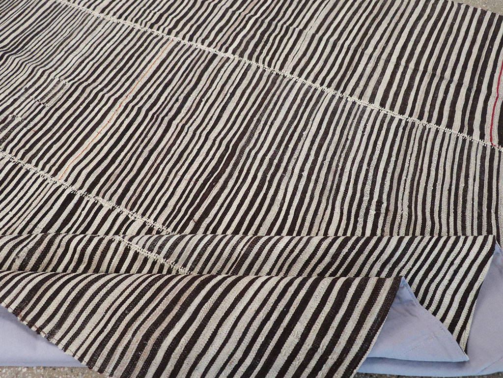 Vintage Persian Flatweave Kilim Accent Carpet, No.30162 - Galerie Shabab