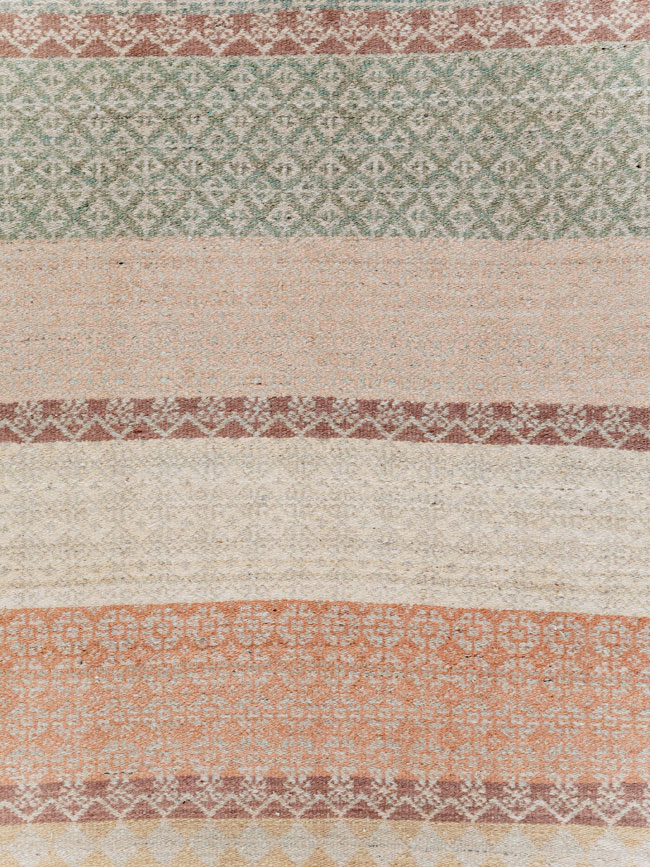 Vintage Persian Flatweave Kilim Accent Carpet, No.30168 - Galerie Shabab