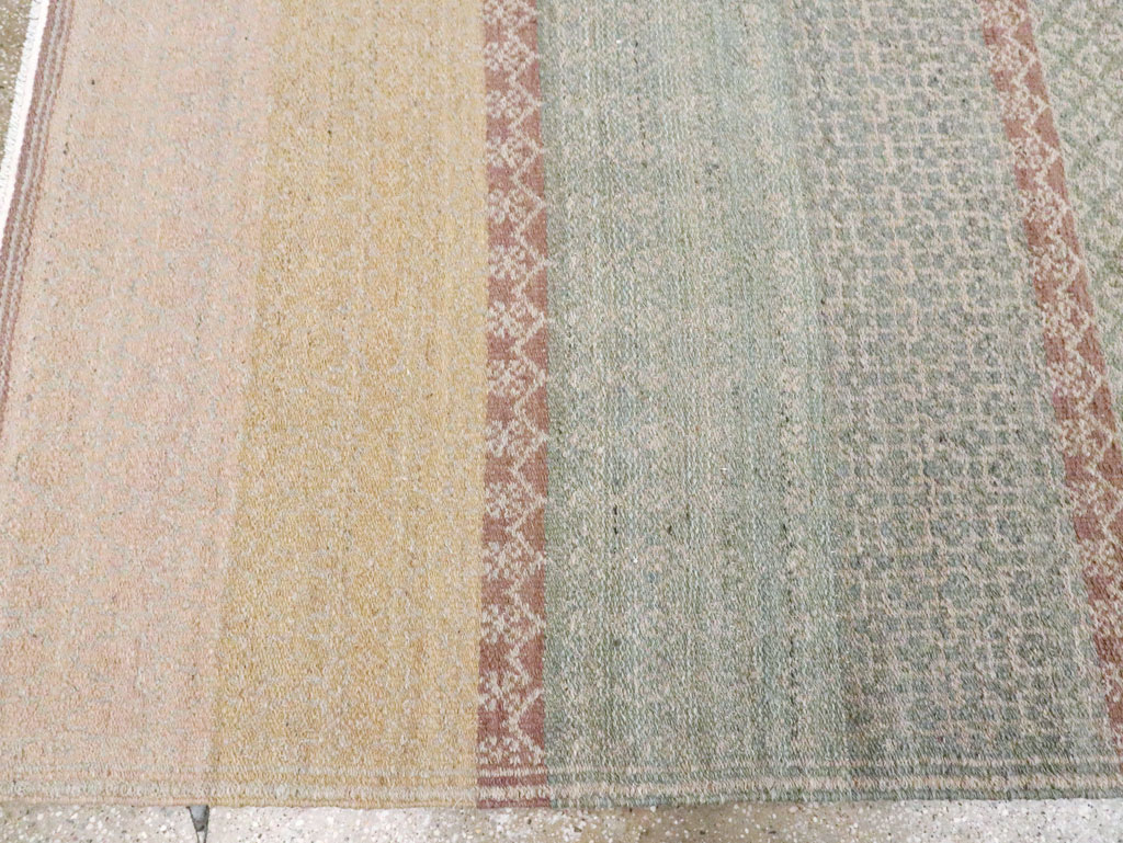 Vintage Persian Flatweave Kilim Accent Carpet, No.30168 - Galerie Shabab