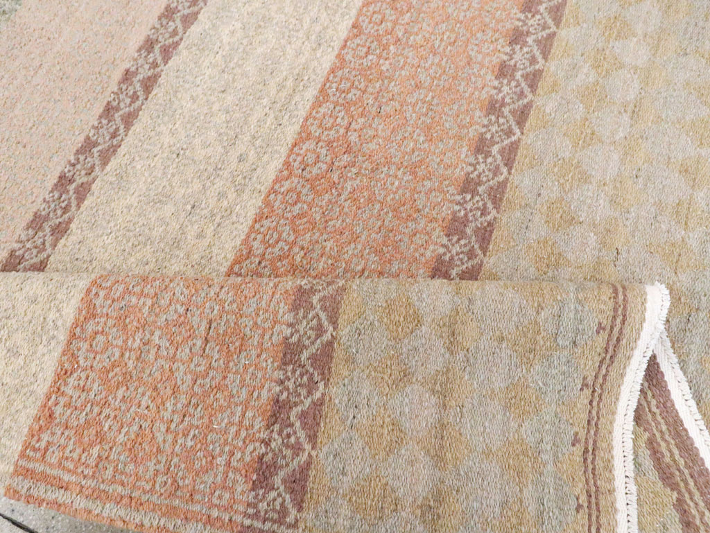 Vintage Persian Flatweave Kilim Accent Carpet, No.30168 - Galerie Shabab