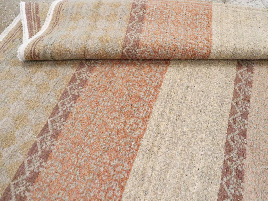 Vintage Persian Flatweave Kilim Accent Carpet, No.30168 - Galerie Shabab