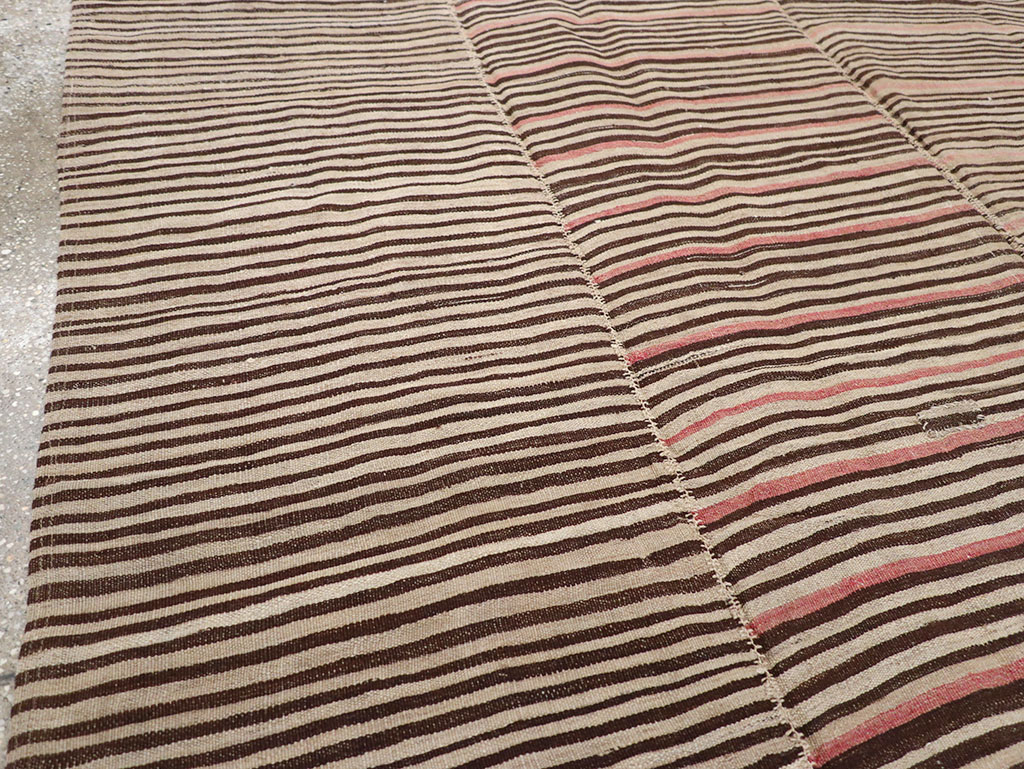 Vintage Persian Flatweave Kilim Room Size Carpet, No.30171 - Galerie Shabab