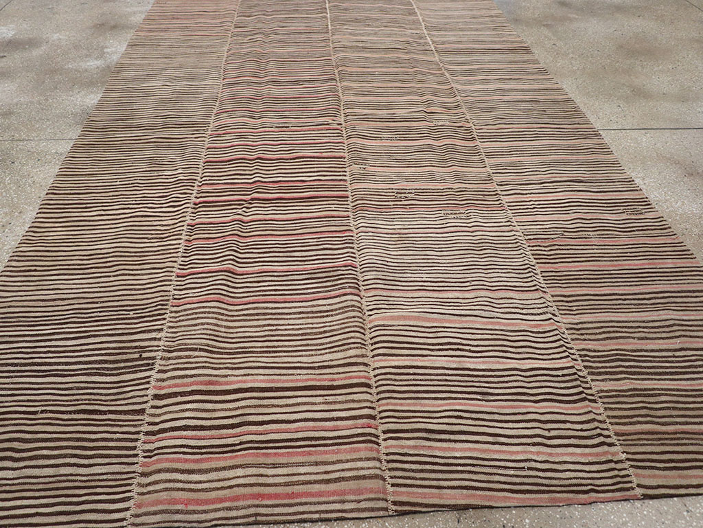Vintage Persian Flatweave Kilim Room Size Carpet, No.30171 - Galerie Shabab