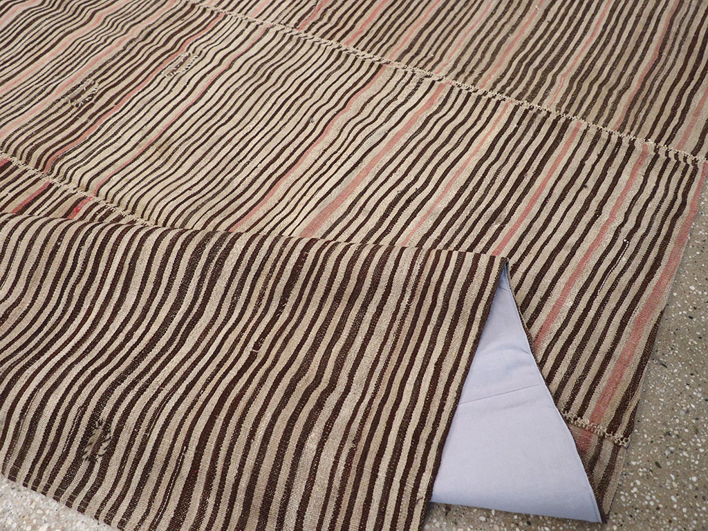 Vintage Persian Flatweave Kilim Room Size Carpet, No.30171 - Galerie Shabab