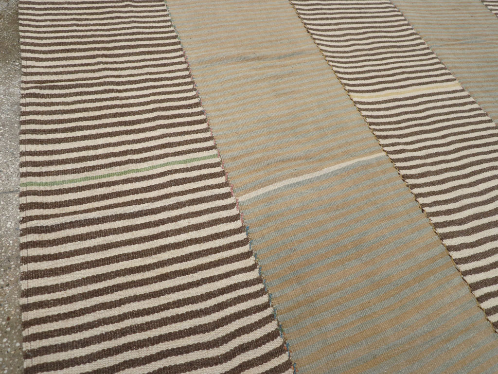 Modern Turkish Flatweave Kilim Room Size Carpet, No.30172 - Galerie Shabab