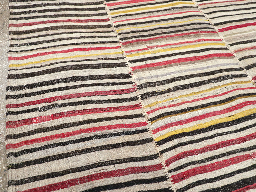 Vintage Persian Flatweave Kilim Accent Rug, No.30174 - Galerie Shabab