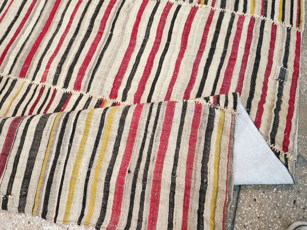 Vintage Persian Flatweave Kilim Accent Rug, No.30174 - Galerie Shabab