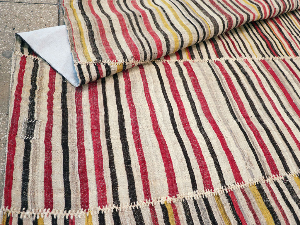 Vintage Persian Flatweave Kilim Accent Rug, No.30174 - Galerie Shabab