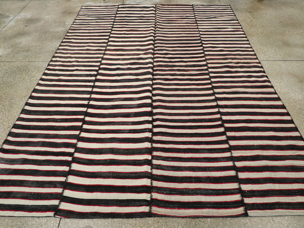Vintage Persian Flatweave Kilim Accent Carpet, No.30176 - Galerie Shabab