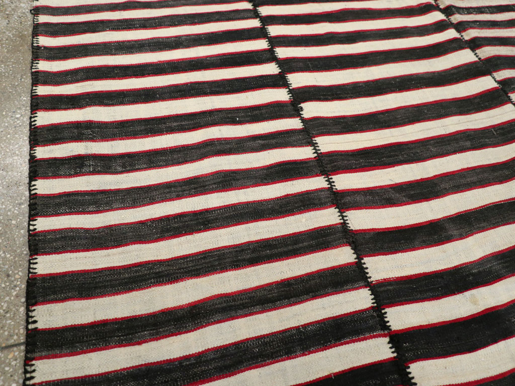 Vintage Persian Flatweave Kilim Accent Carpet, No.30176 - Galerie Shabab