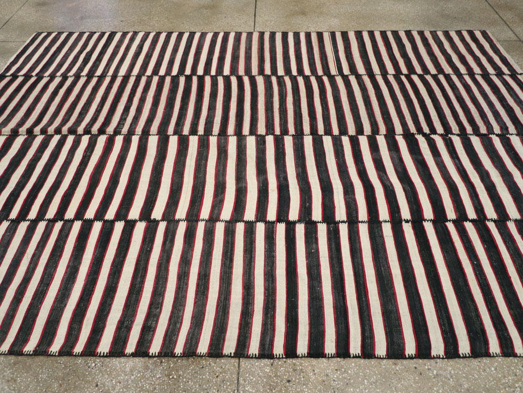 Vintage Persian Flatweave Kilim Accent Carpet, No.30176 - Galerie Shabab