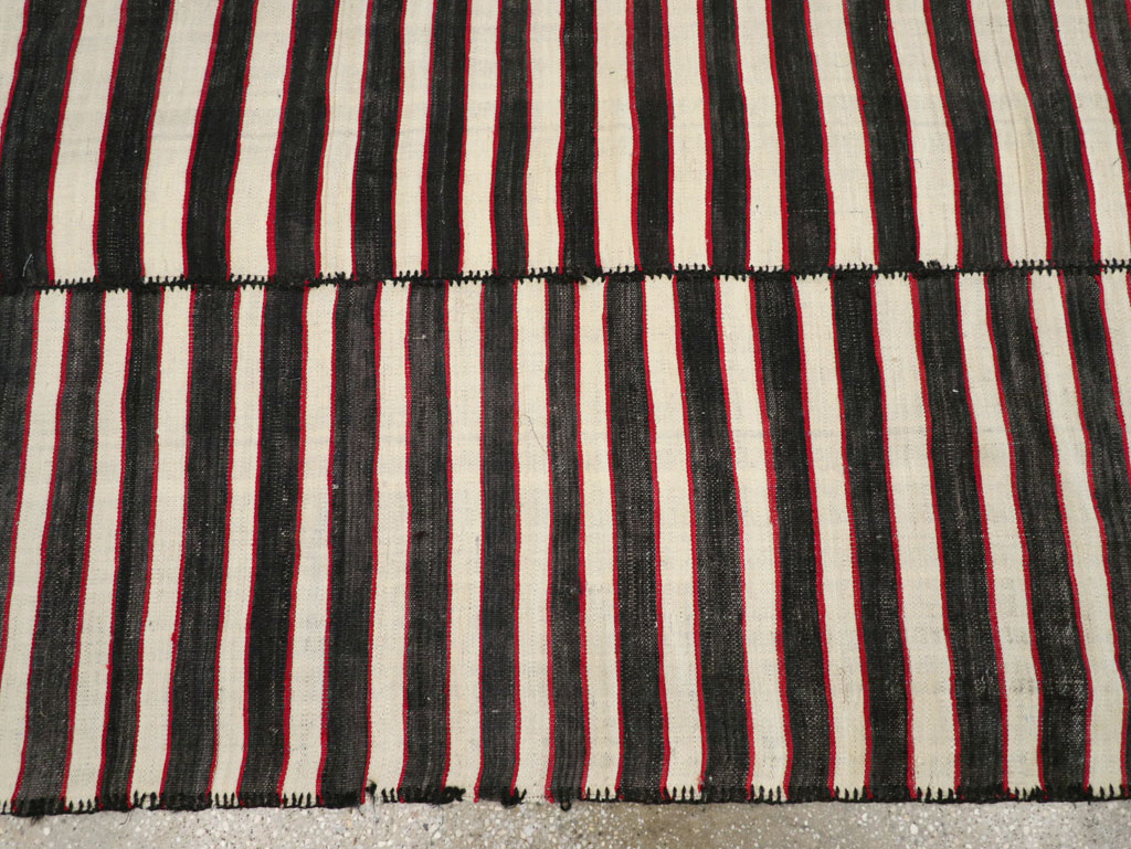 Vintage Persian Flatweave Kilim Accent Carpet, No.30176 - Galerie Shabab