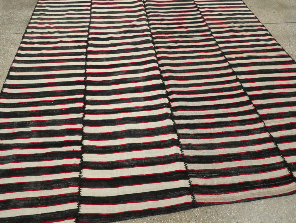 Vintage Persian Flatweave Kilim Accent Carpet, No.30176 - Galerie Shabab