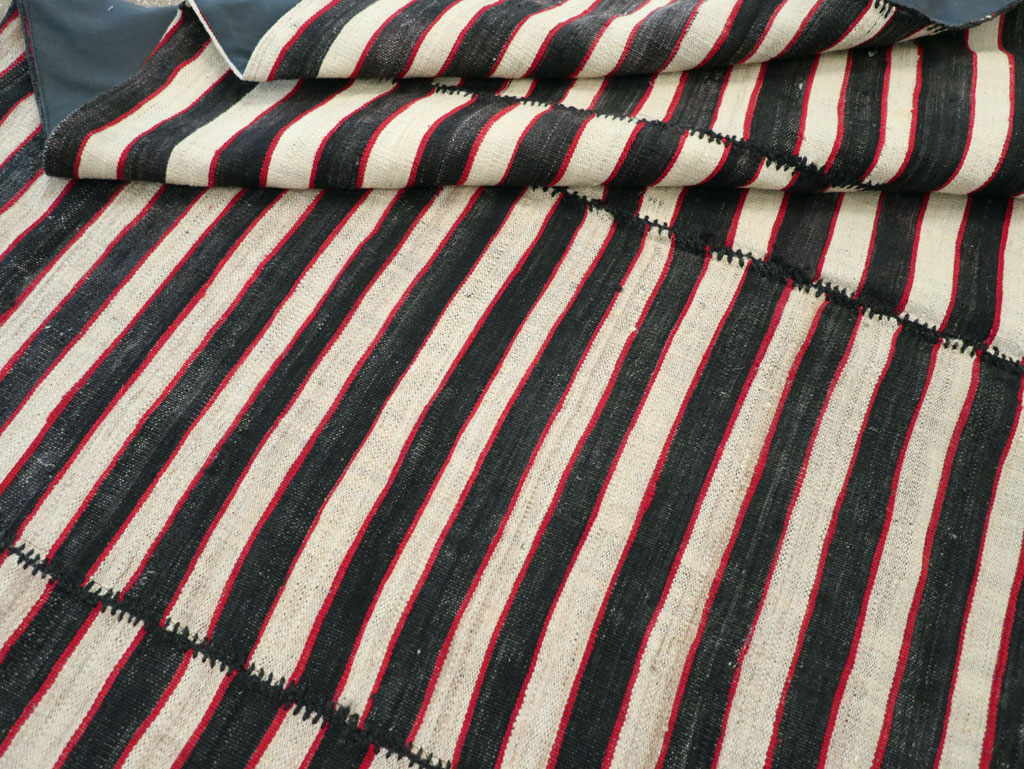 Vintage Persian Flatweave Kilim Accent Carpet, No.30176 - Galerie Shabab