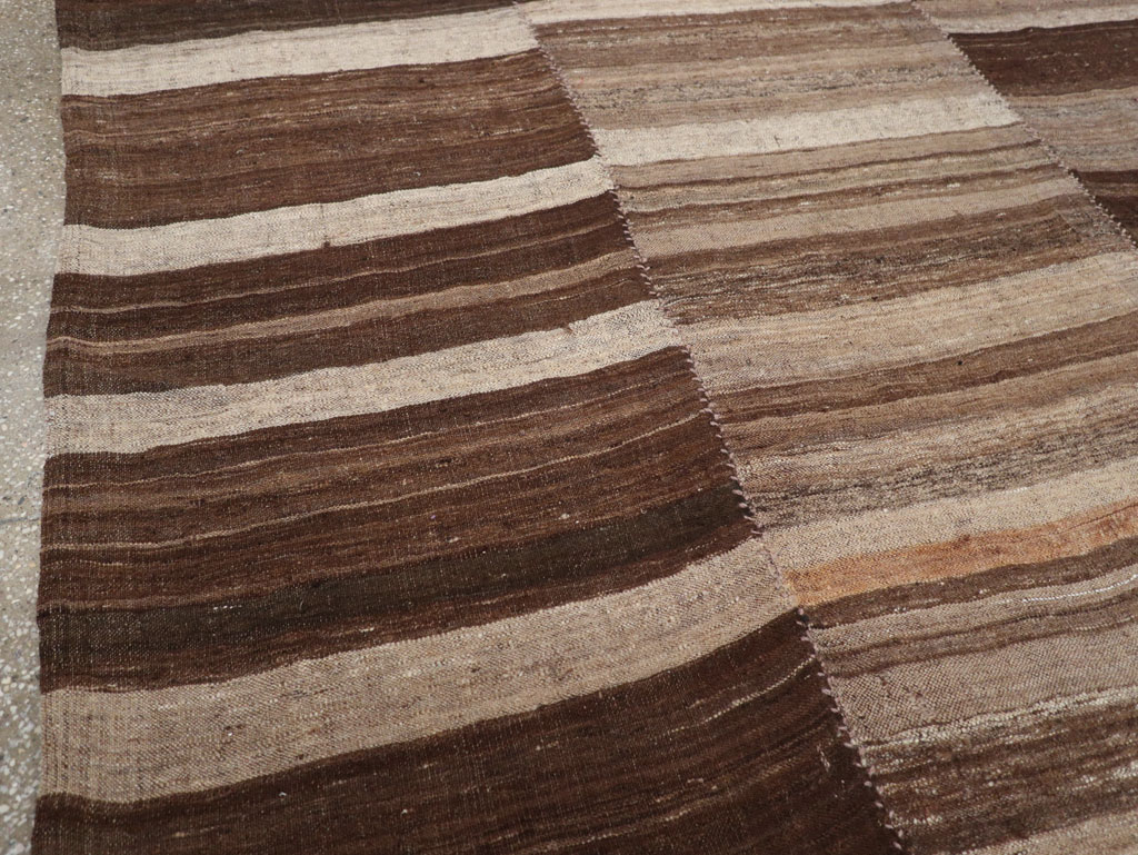 Contemporary Turkish Flatweave Kilim Small Room Size Carpet, No.30181 - Galerie Shabab