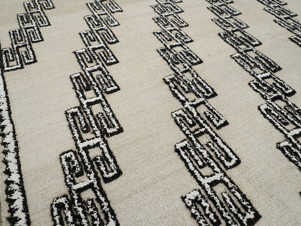 Contemporary Turkish Room Size Carpet, No.30186 - Galerie Shabab