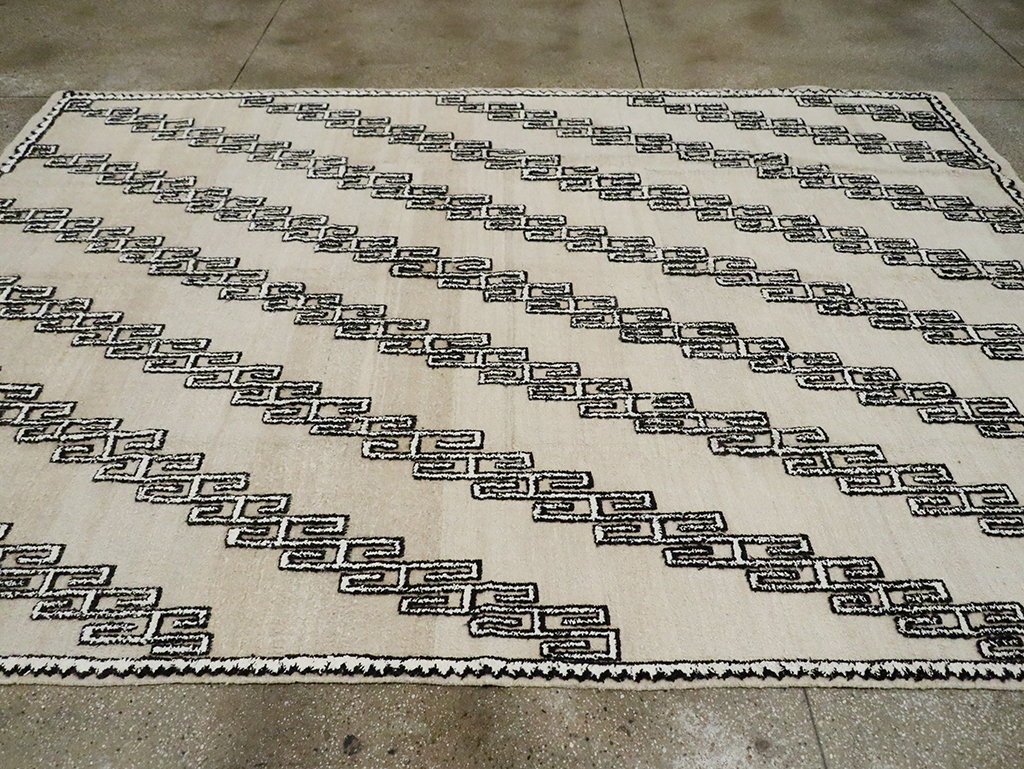 Contemporary Turkish Room Size Carpet, No.30186 - Galerie Shabab